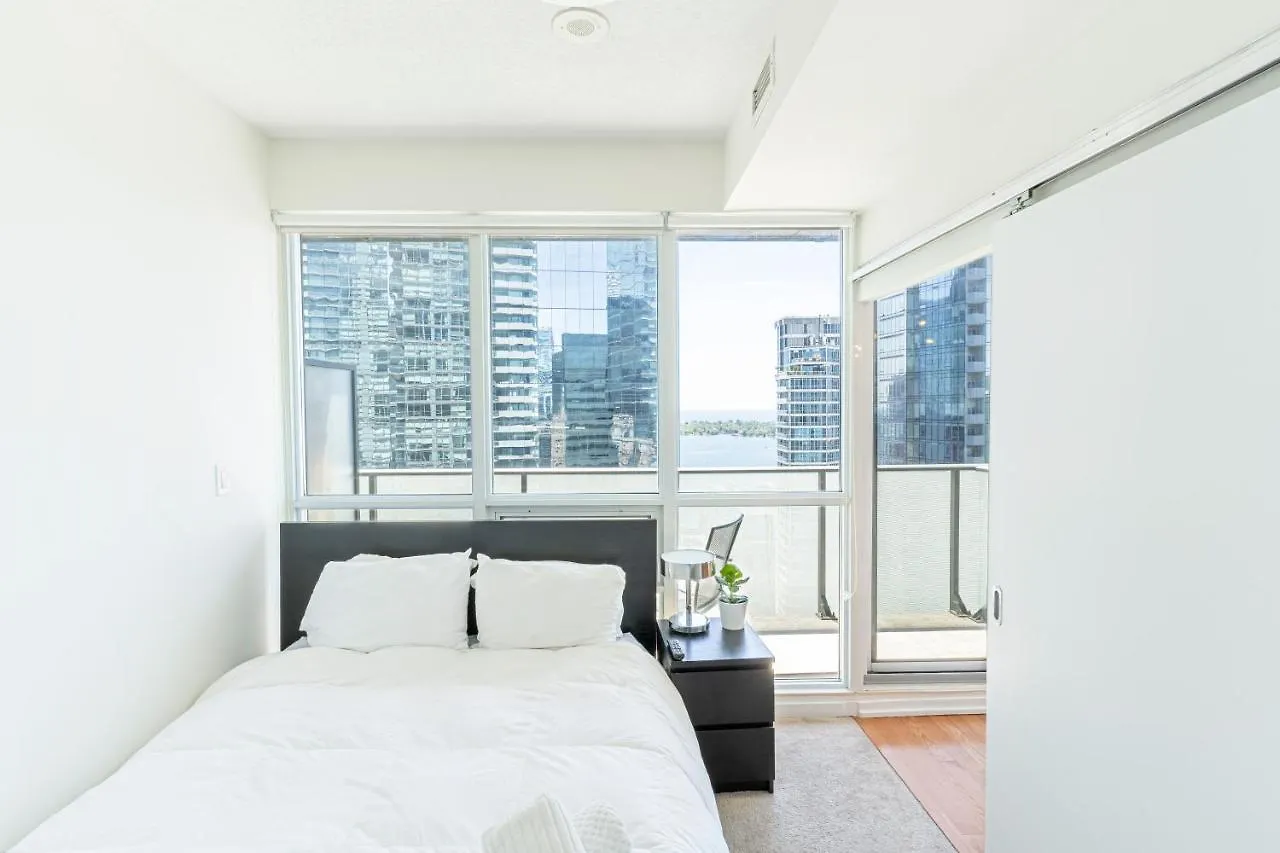 Beautiful Modern Toronto Luxurious Scotiabank Arena Aparthotel 4*,  Canada